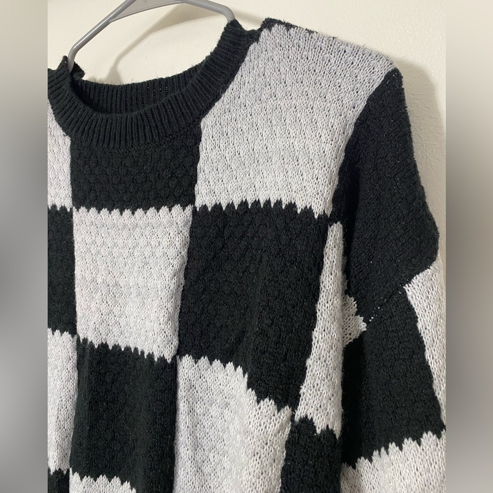 Black and grey checkered Wild Fable sweater size Medium - Picture 2 of 3